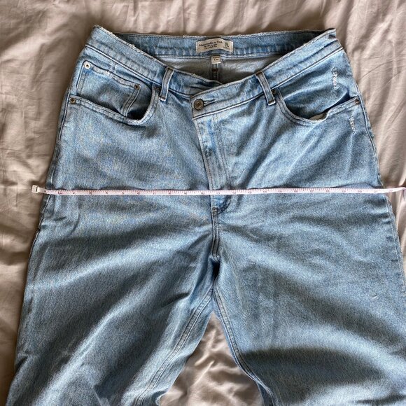 Abercrombie Curve Love Ultra High Rise 90s Straight Jean - size 32 (14) R - Picture 7 of 7